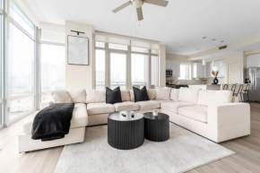 LUX Apt in Midtown with Skyline Views and FREE Parking